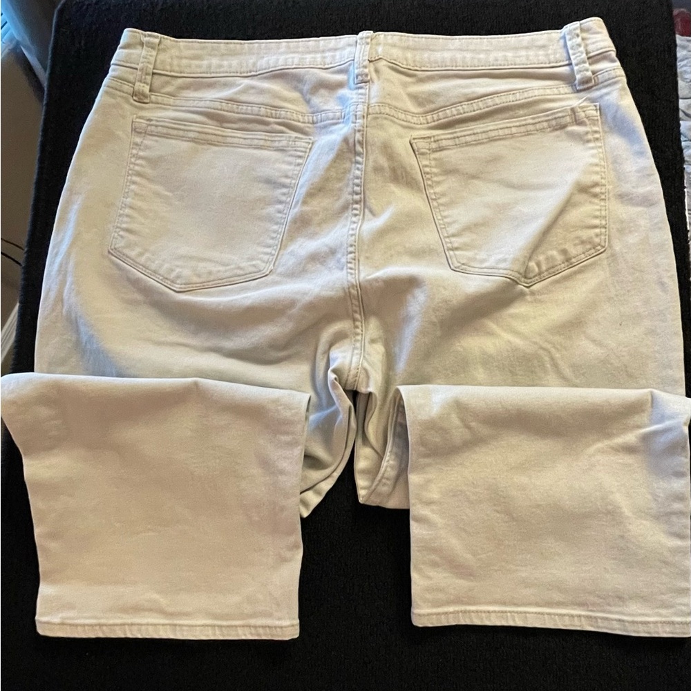 Fun Riders Mid-Rise Capris - Picture 3 of 5